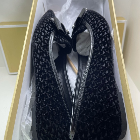 BNIB Michael Kors Belle Flex Valvet Flat Black 6 - Picture 10 of 10